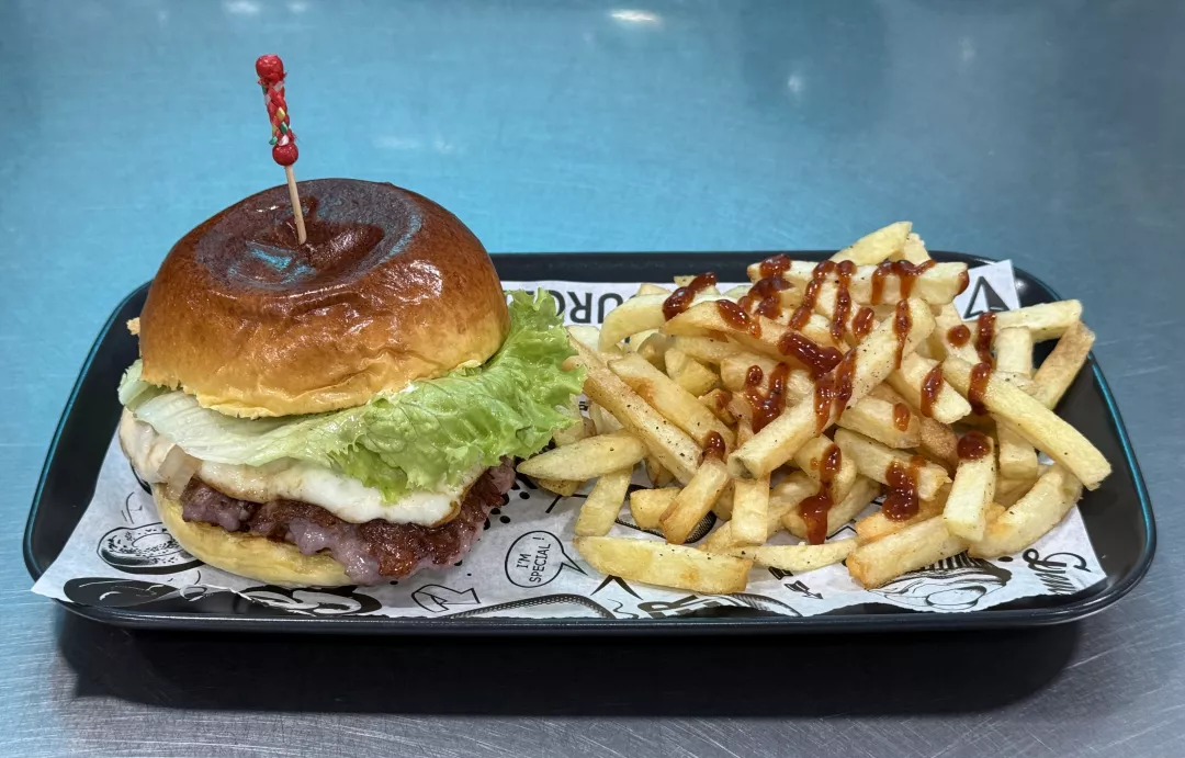 Hamburguesa de cochino negro